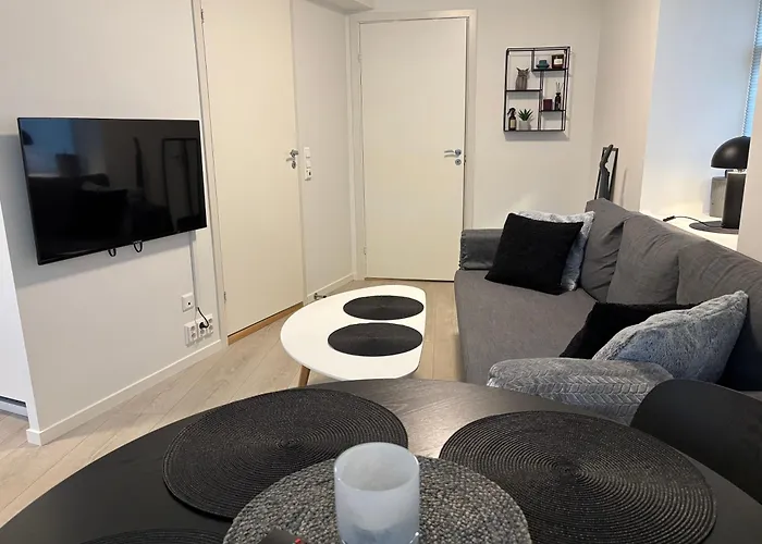 Modern - Steps From Grieghallen And Trainstation * 베르겐